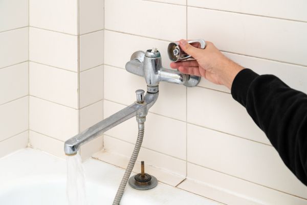 Leaky Bathtub Repair in Reno